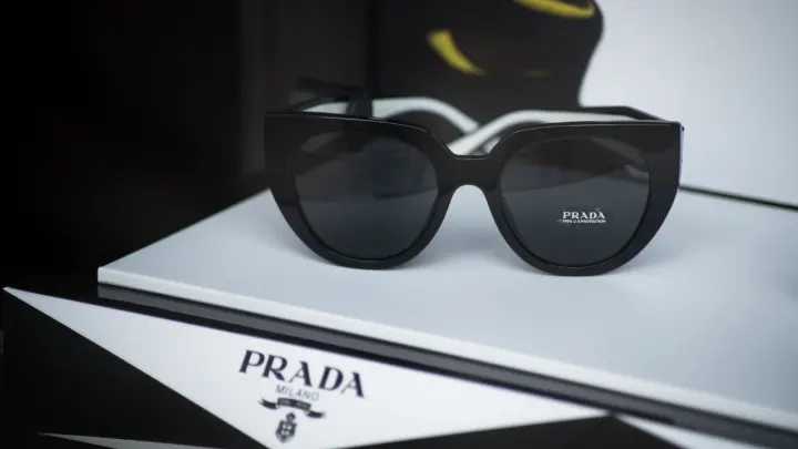 Prada, yapay zeka destekli akıllı gözlük geliştirmek için Meta ile çalışıyor.