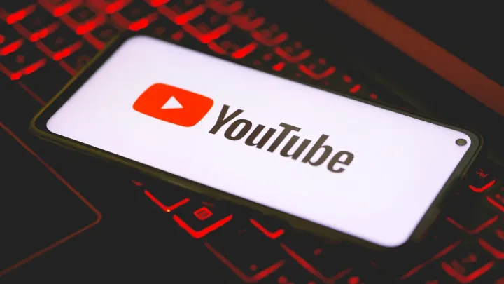 YouTube, 20 milyar video ve günlük ortalama 3.5 milyar beğeniye ulaşarak 20. yılını kutluyor.