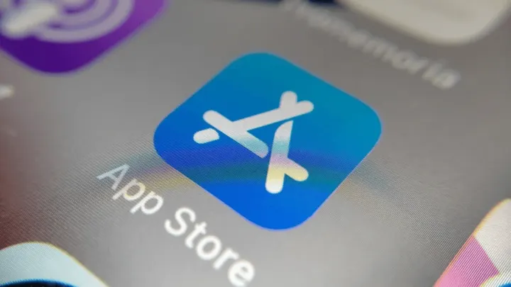 Apple, App Store'da yapay zeka destekli etiketlerin testine başladı.