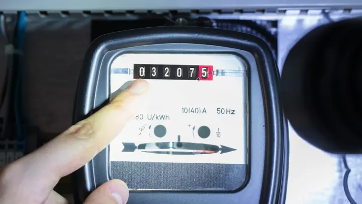 Elektrik ve Doğal Gaz Tarifelerinde 1 Ekim Beklentisi: Konutlarda Zam Sinyali Yok