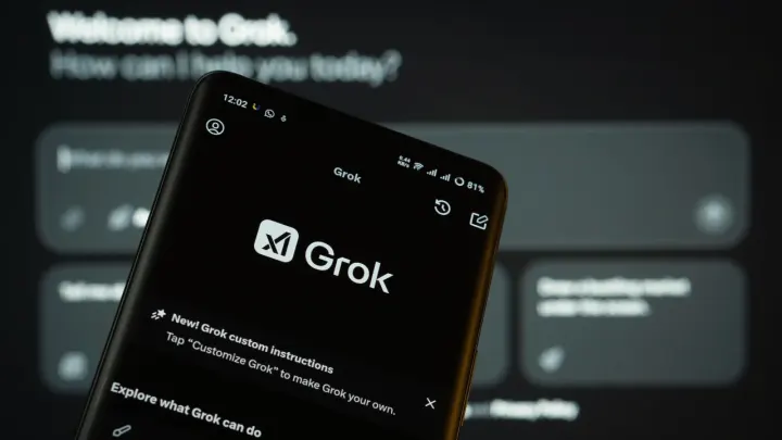 xAI, Grok'un yanlış cevaplarını düzelttiğini açıkladı.