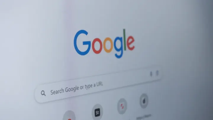 "AI Mode" ile değiştirmeyi test ederek "Kendimi Şanslı Hissediyorum" butonunu deniyorum.