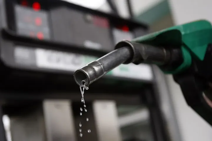 Motorine Büyük Zam Beklentisi: Salı Günü Fiyatlar 100 TL Sınırına Dayanabilir
