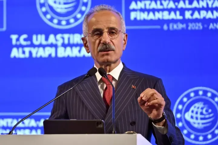 Bakan Uraloğlu’ndan Büyük Müjde: Antalya – Alanya Arası Yolculuk 36 Dakikaya Düşüyor