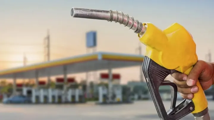 Petrol Fiyatları Çakıldı: Akaryakıtta 10 TL’yi Aşan İndirim Gündemde