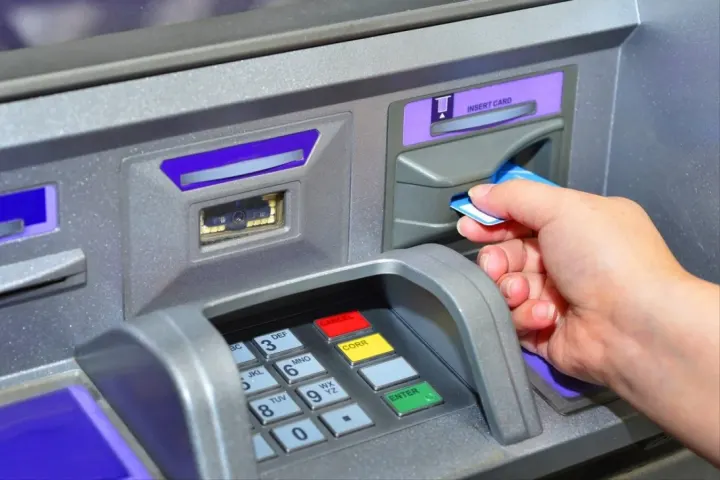 ATM'lerde Para Çekme Kuralları Değişiyor! Bu Tutarlar Verilmeyebilir