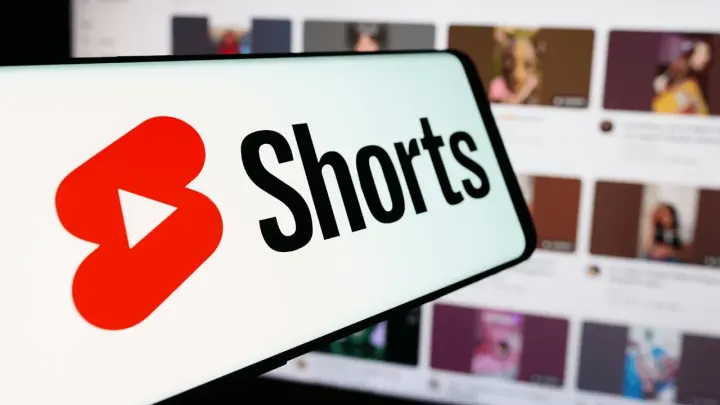 Yeni yapay zeka destekli araçlarla YouTube Shorts'a fotoğrafların videoya dönüştürülmesi ve diğer özellikler ekleniyor.