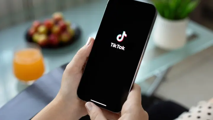 Elbette! TikTok, mekan bilgilerini yorumlar sekmesinde gösterebilecek özelliğini test ediyor.