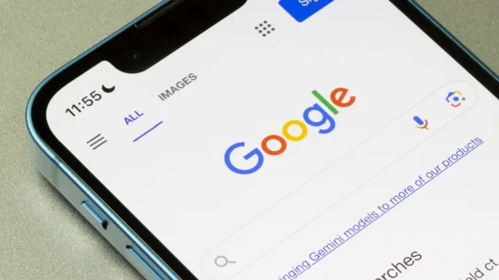 Google, Android kullanıcılarını dolandırıcılığa karşı korumak için yeni güvenlik özellikleri ekledi.