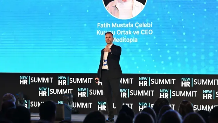 Fatih Mustafa Çelebi, sağlık odaklı çalışan deneyimi tasarımını New HR Summit'te paylaştı.