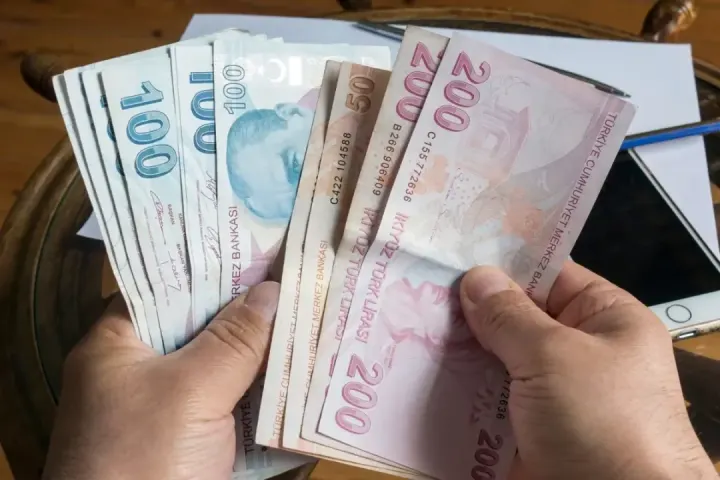 Asgari Ücrette Yüzde 50 Zam Senaryosu Gündemde: Ankara Kulislerinde İki Formül Konuşuluyor