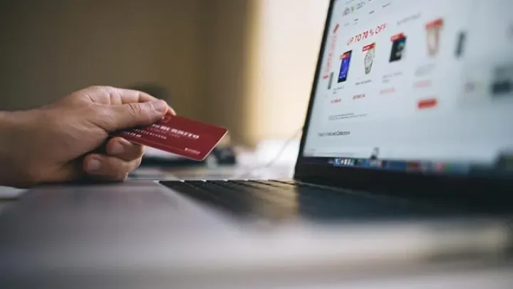E-İthalat Sınırı Sonrası Tüketici Rotayı Yurt Dışına Çevirdi