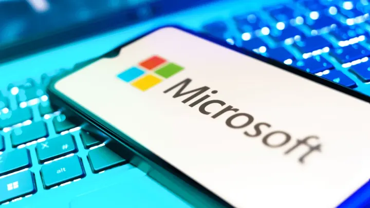 Microsoft, kurum içinde geliştirdiği iki yeni yapay zeka modeli: MAI-Voice-1 ve MAI-1-preview.