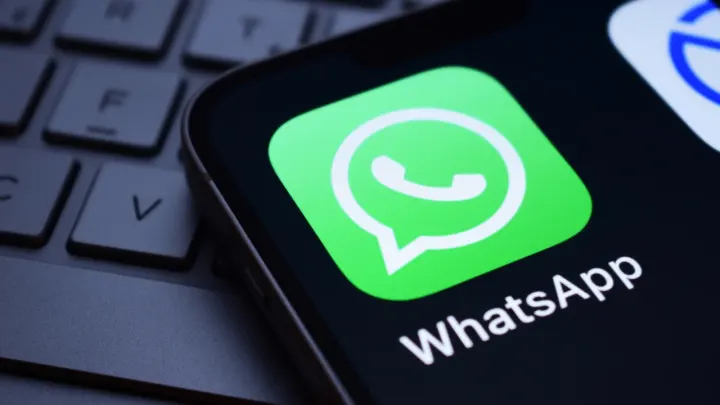 WhatsApp ve ChatGPT gibi chatbot'ları yasaklama kararı alındı.