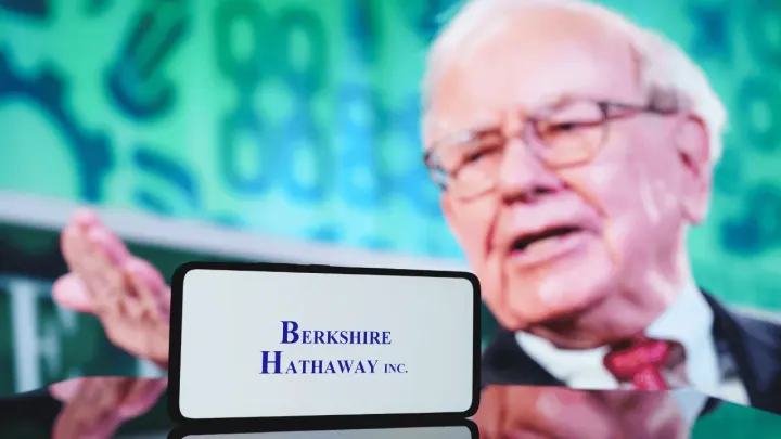 Warren Buffett, Berkshire Hathaway'in CEO'luğundan yıl sonunda ayrılıyor.