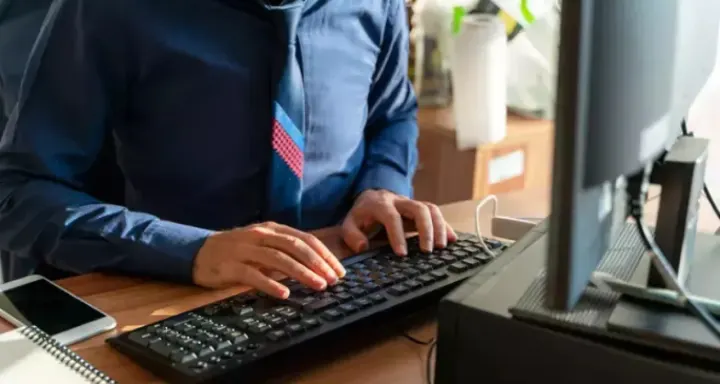 Memurlara Yılda İki İkramiye Teklifi Meclis’te: Net Asgari Ücret Tutarında Ödeme Öngörülüyor