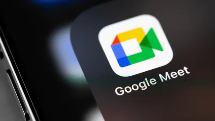 Google Meet artık gerçek zamanlı sesli çeviri özelliğine sahip!