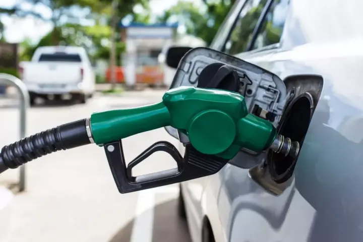 Benzine Bu Gece 4,30 TL İndirim Beklentisi: 20 Ekim’de Fiyatlar Ne Olacak?