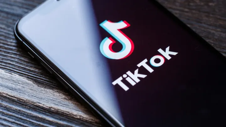 TikTok, yapay zeka destekli yeni özelliklerini tanıtarak erişilebilirliği artırmayı hedefliyor.