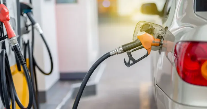 Yeni Akaryakıt Fiyatları Açıklandı: Benzine Büyük İndirim!