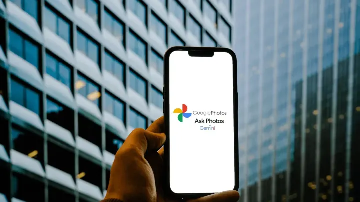 Google, geçici olarak yapay zeka destekli "Ask Photos" özelliğine erişimi durdurdu.
