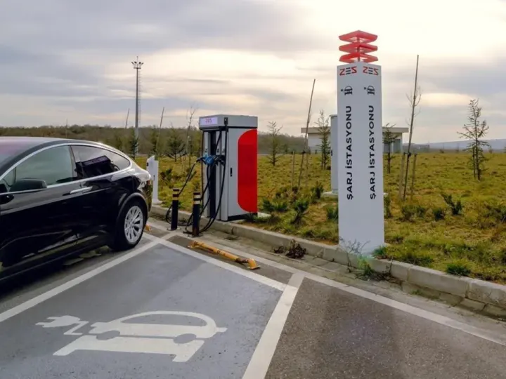 Elektrikli Araç Şarj İstasyonlarında Yeni Dönem: Depolama Sistemlerine Güç Esnekliği Geldi