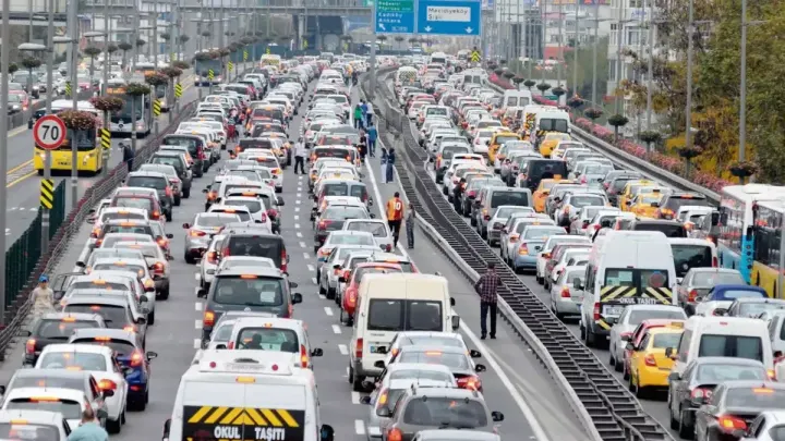 İstanbul’da Trafiği Azaltmak İçin Ücretli Araç Girişi Uygulaması Gündemde