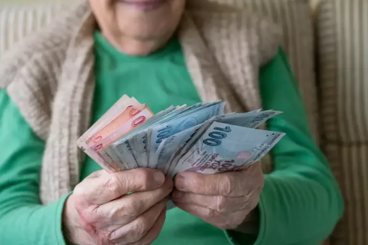 Emeklilerin Bayram İkramiyesi ve Maaş Ödeme Takvimi Açıklandı