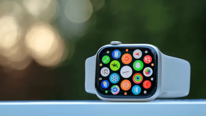 Apple, watchOS ve tvOS'un tasarımını güncelleyecek.