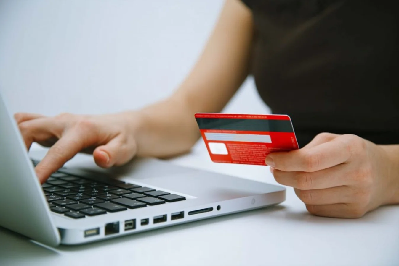 Kredi kartlarında alışverişte kart numarası ve şifre girme devri bitiyor