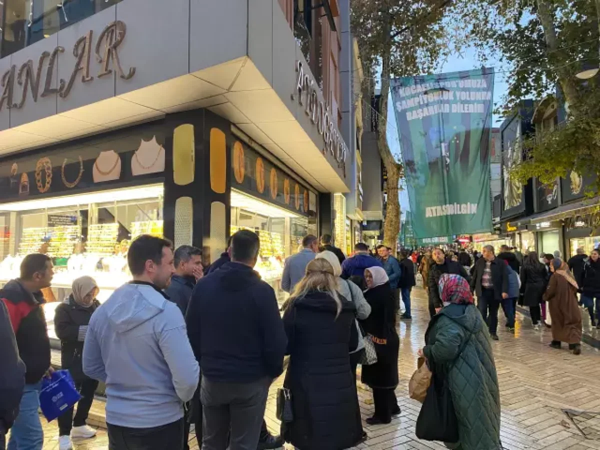 Kocaeli’de Uygun Fiyatlı Altın Satışı Kuyruk Oluşturdu