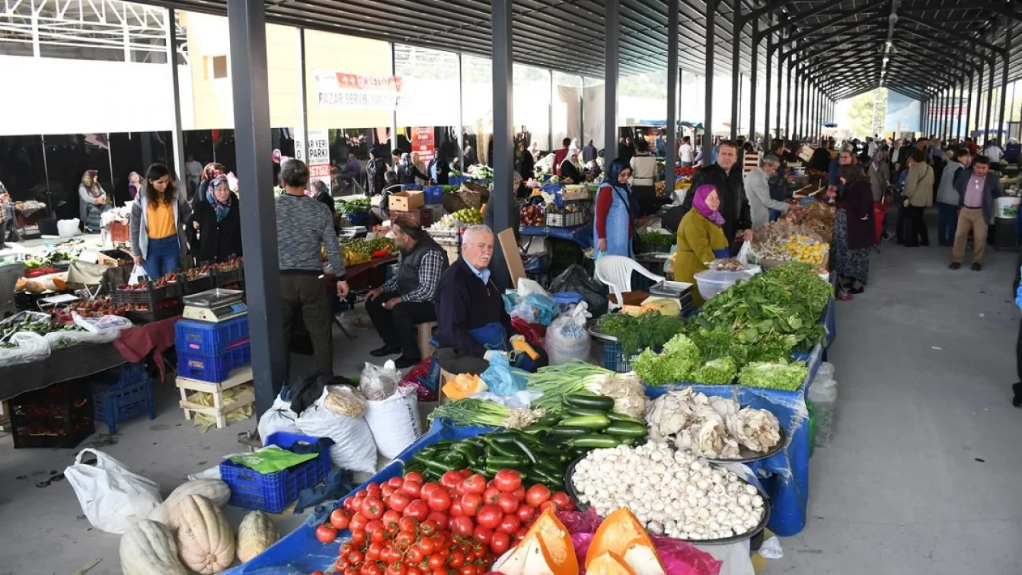 Pazar Alışverişi Cebi Yakıyor: Hal Fiyatları Tüketiciye Katlanarak Ulaştı