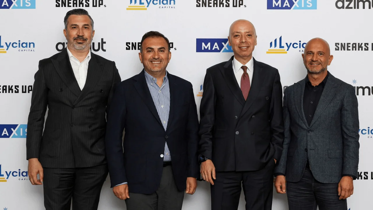 Sneaks Up, Azimut Grubu tarafından desteklenen Maxis Girişim Sermayesi ve Lycian Capital'den yatırım aldı.