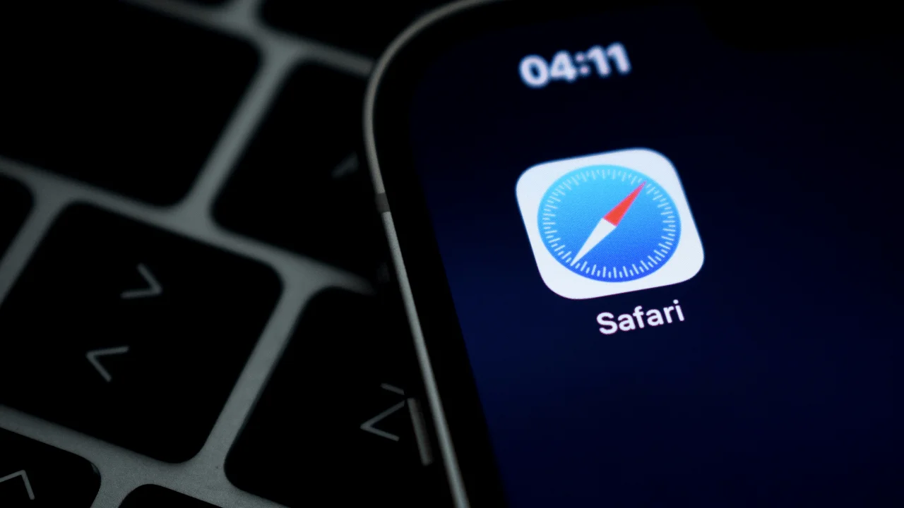 Apple, Safari'ye yapay zeka arama motoru eklemek için Perplexity, OpenAI ve Anthropic ile görüşüyor.