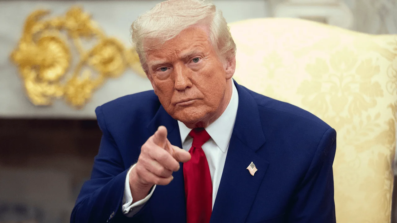 Trump, yapay zeka eğitimini ele alan bir raporun ardından ABD Telif Hakkı Ofisi direktörünü görevden aldı.