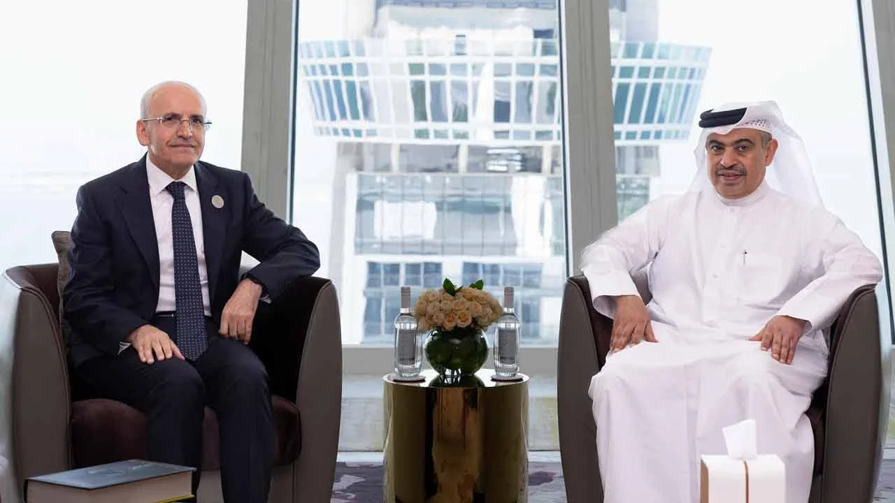 Bakan Şimşek Doha'da Yatırım Fırsatlarını Anlattı