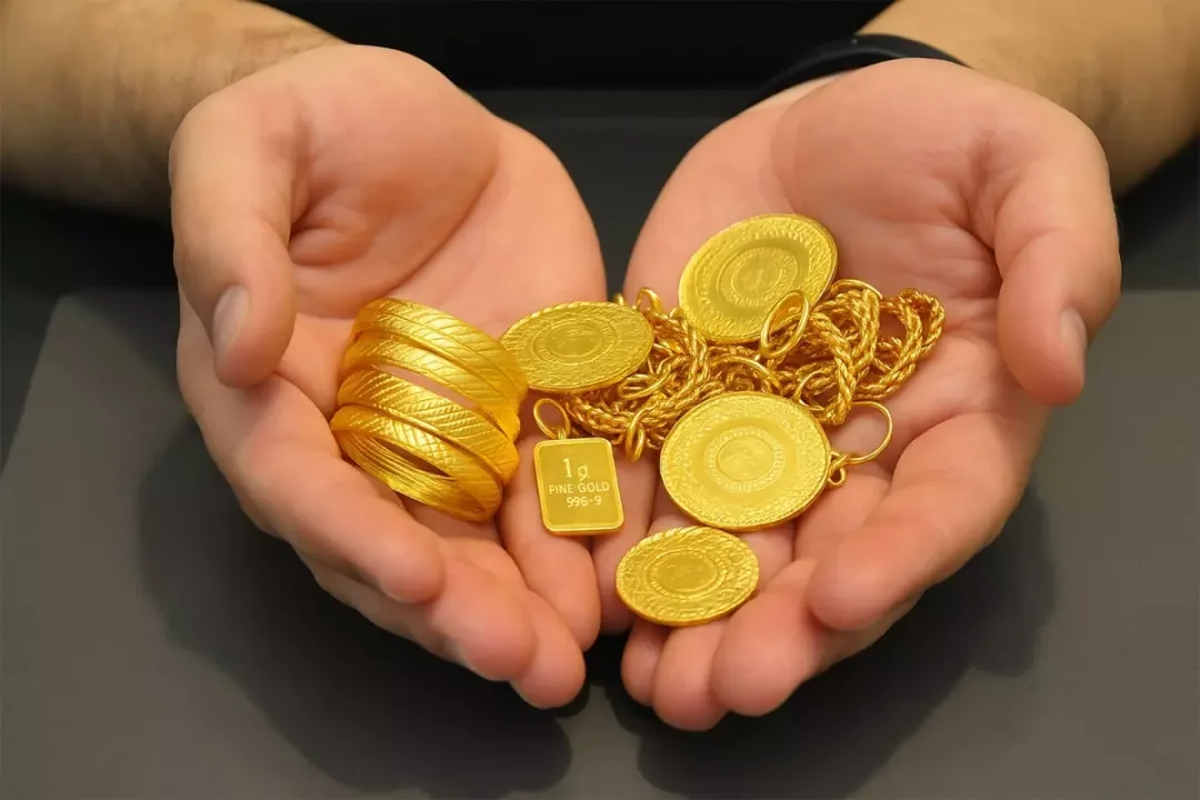 Altın Fiyatları Dolar Baskısıyla Geriledi, Gözler PCE Verisinde