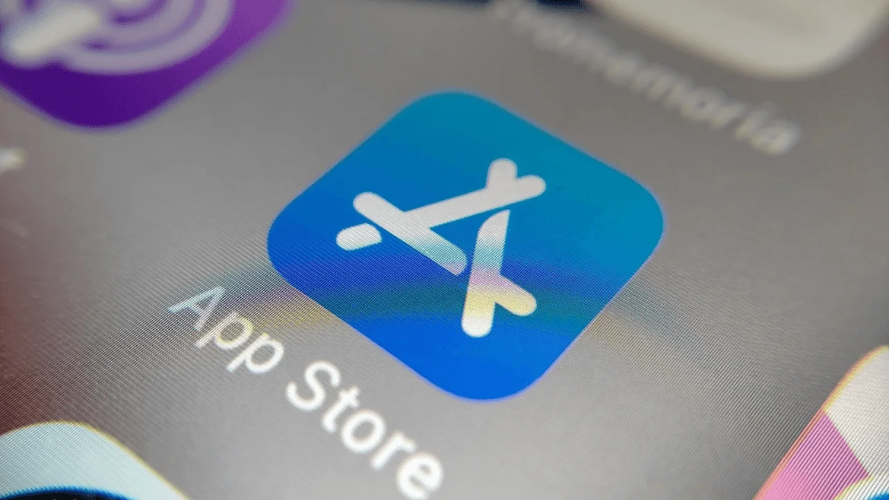 Apple, App Store'da yapay zeka destekli etiketlerin testine başladı.
