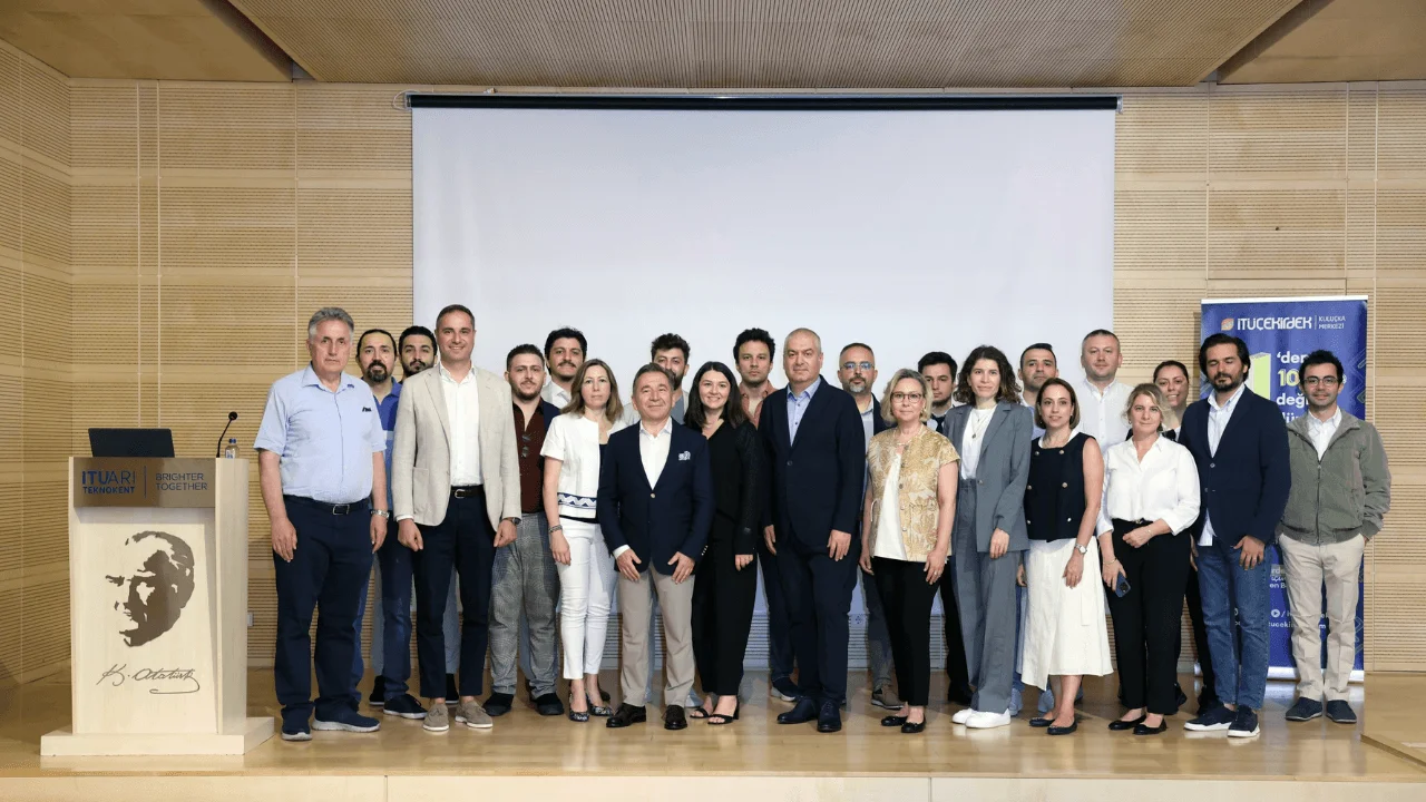 AZ Lab Programı'nın Demo Day Etkinliğinde Sahne Alan 10 Girişim Tanıtıldı.