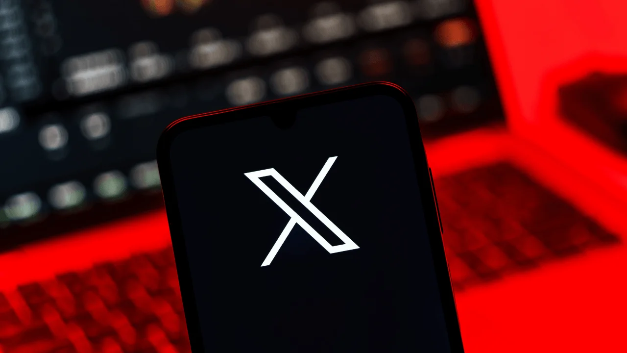 X, Topluluk Notları'na yapay zeka desteği ekledi.