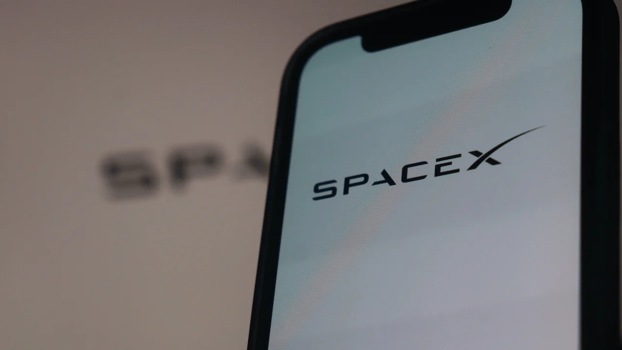 SpaceX, xAI adlı yapay zeka şirketine 2 milyar dolar yatırım yapabilir.