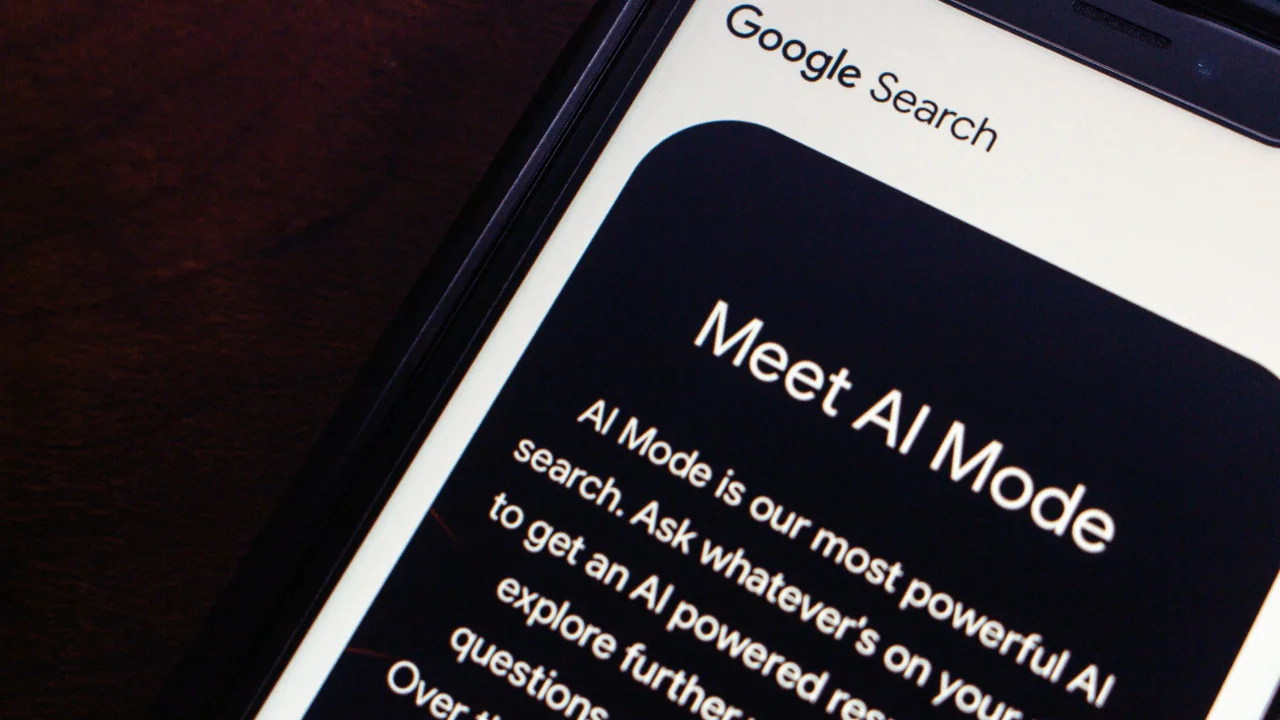 Google, Yapay Zeka Modu'na PDF ve görsel yükleme özelliği ekliyor.