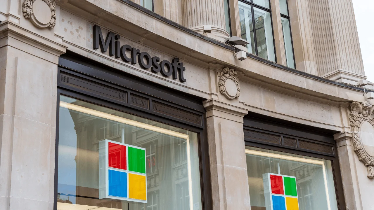 Microsoft, Birleşik Krallık'ta 30 milyar dolarlık yapay zeka yatırımı gerçekleştirecek.