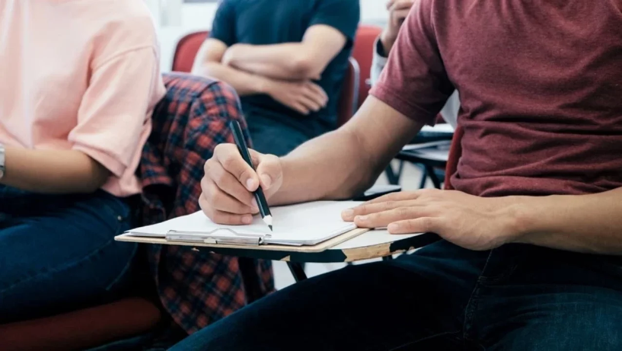 Gençlerin Geçim Bütçesi 4 Bin TL’ye Düştü: Aile Evinde Yaşama Oranı Arttı