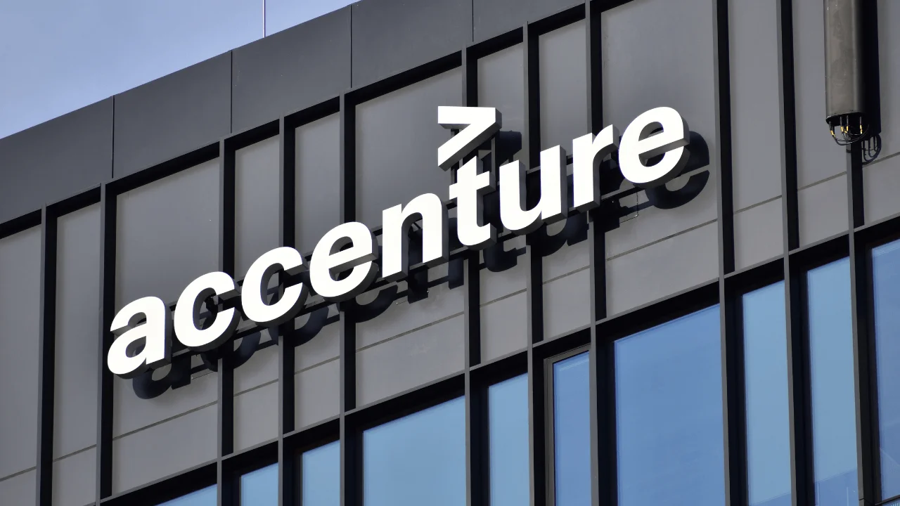 Accenture, 2025'te Yapay Zeka Dönüşümü Nedeniyle 22 Bin Çalışanını İşten Çıkaracak