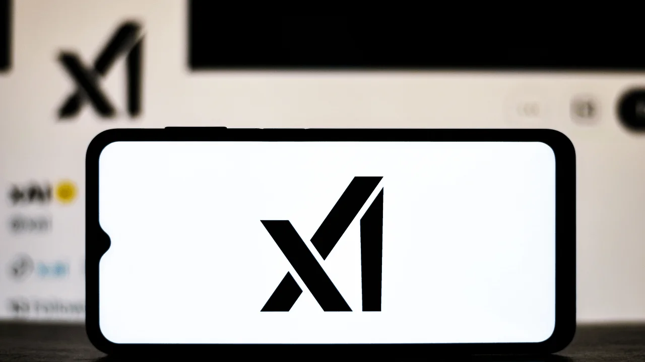 xAI ve X'in yeni mali direktörü Anthony Armstrong atandı.