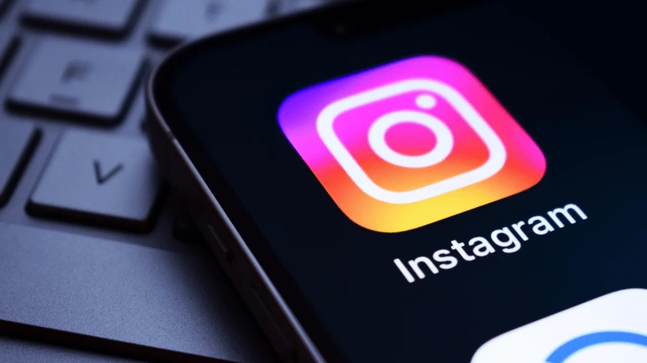 Instagram, en başarılı içerik üreticilerine altın yüzükle ödül veriyor.