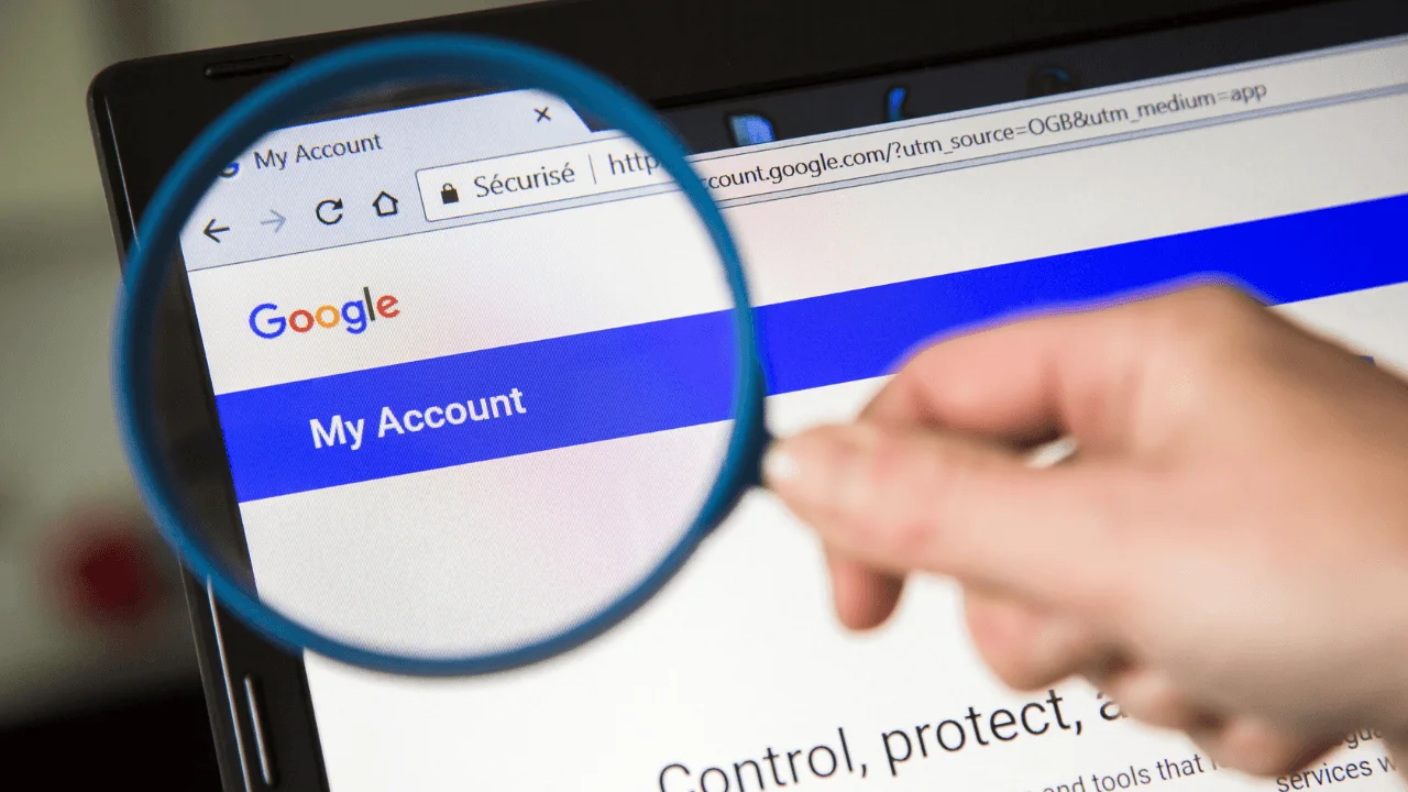 Google, hesap kurtarma sürecinde arkadaşları kişisel olarak ekleme imkanı sunuyor.