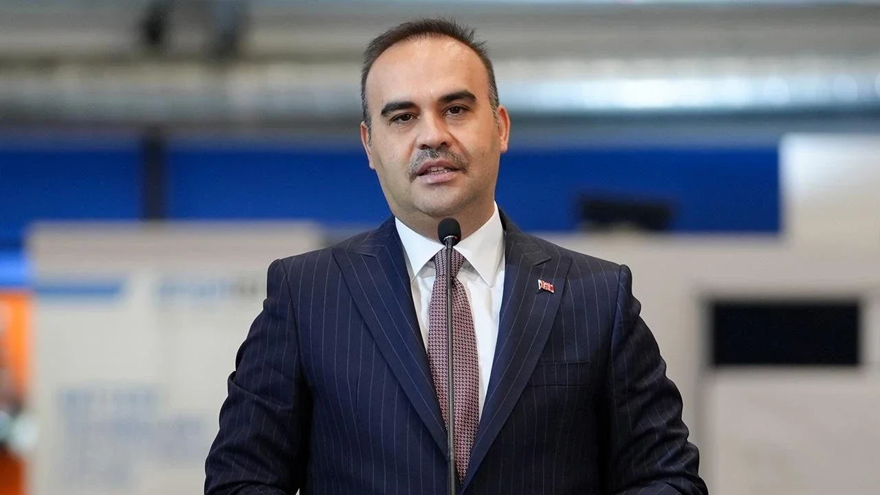 Bakan Kacır: “Hiçbir sektörü gözden çıkarmamız mümkün değil”