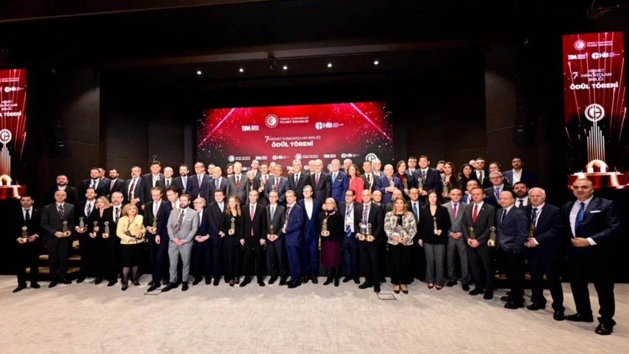 Türkiye Hizmet İhracatında Rekor Kırdı: Hedefler Yıl Bitmeden Aşıldı